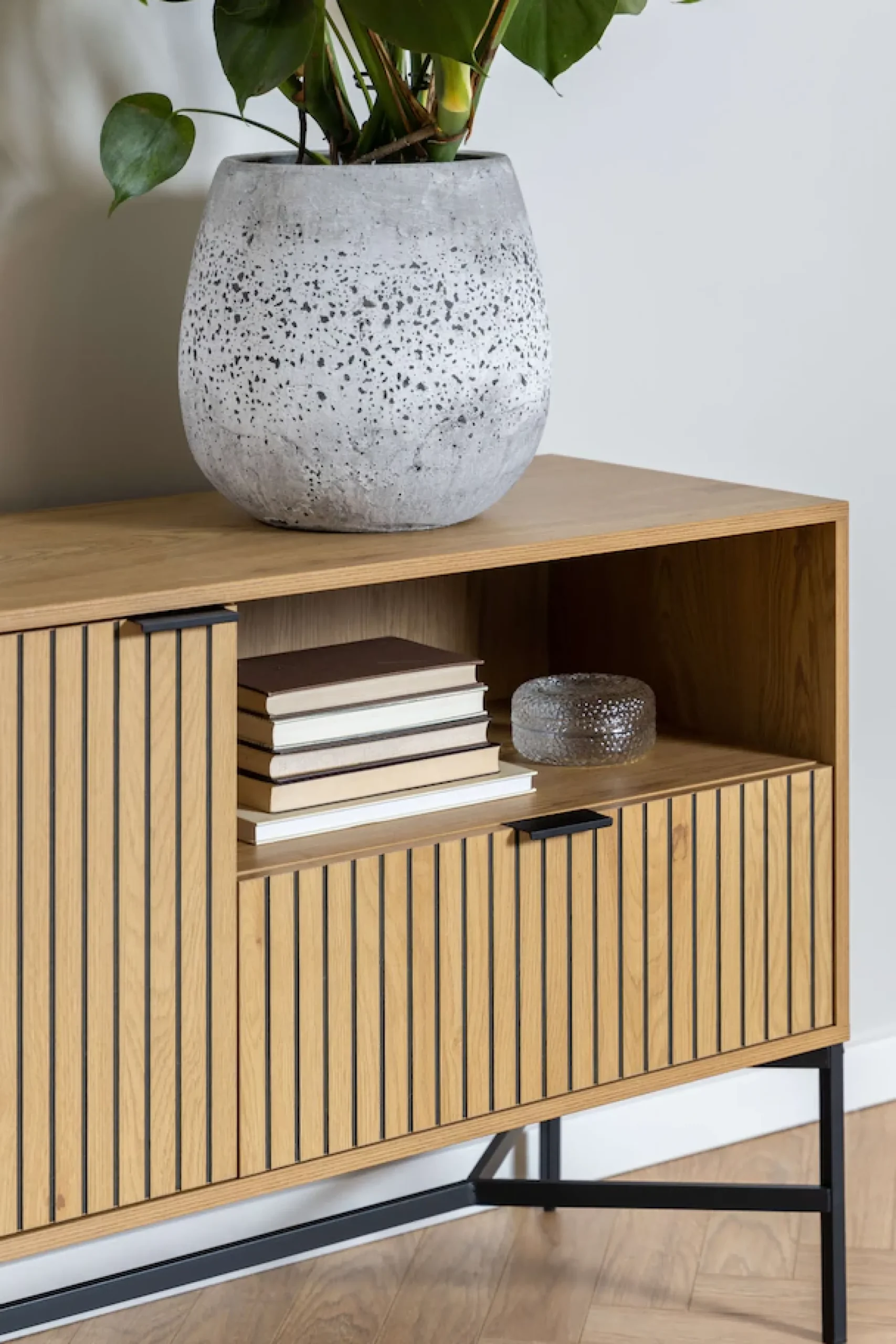 ACTONA GROUP Sideboard »Jaipur Anrichte, Kommode,« Eiche-Optik, 2 Türen, 2 Einlegeböden, Lamellenfront