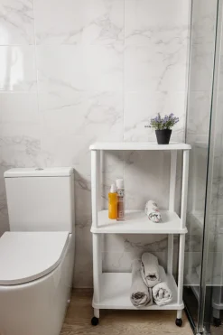 Bischof Badregal »Amico II« Stabil, mobil, agil und zu 100% aus recycletem Material.