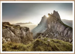 Bönninghoff Bild mit Rahmen »Wandbild gerahmt BERGE SONNENAUFGANG 50x70 cm – Landschaftsbild Alpen« Berge | Blumen | Felsen | Natur | Sonnenaufgang 1 Stk. tlg. mit dekorativem Rahmen