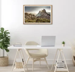 Bönninghoff Bild mit Rahmen »Wandbild gerahmt BERGE SONNENAUFGANG 50x70 cm – Landschaftsbild Alpen« Berge | Blumen | Felsen | Natur | Sonnenaufgang 1 Stk. tlg. mit dekorativem Rahmen