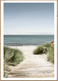 Bönninghoff Bild mit Rahmen »Wandbild gerahmt STRANDWEG 50x70 cm – Holzsteg zum Meer im Scandi Stil« Düne | Gräser | Küste | Landschaft | Meer | Natur | Strand 1 Stk. tlg. mit dekorativem Rahmen