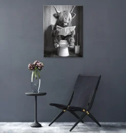 Bönninghoff Leinwandbild »Wandbild HOCHLANDRIND AUF WC 46x61 cm – Leinwandbild Keilrahmen Deko« Hochlandrind | Humor | Kuh | Kuhbilder | Kühe | Schwarz-Weiß | Tiere 1 Stk. tlg. auf Keilrahmen gespannt