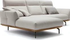 Creation BY ROLF BENZ Ecksofa »CR.460 Designsofa, verstellbare Rückenlehne, hochwertig & bequem« Sockel in Nussbaum, Winkelfüße in Umbragrau, Breite 298 cm