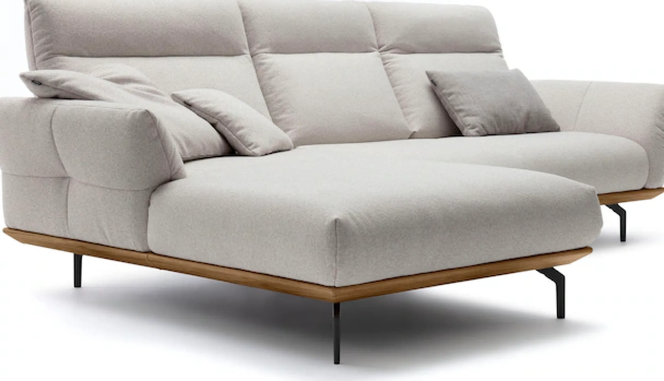 Creation BY ROLF BENZ Ecksofa »CR.460 Designsofa, verstellbare Rückenlehne, hochwertig & bequem« Sockel in Nussbaum, Winkelfüße in Umbragrau, Breite 298 cm