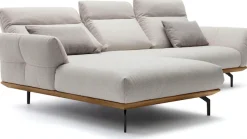Creation BY ROLF BENZ Ecksofa »CR.460 Designsofa, verstellbare Rückenlehne, hochwertig & bequem« Sockel in Nussbaum, Winkelfüße in Umbragrau, Breite 298 cm