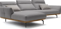 Creation BY ROLF BENZ Ecksofa »CR.460 Designsofa mit erstklassigem Sitzkomfort« Sockel in Nussbaum, Winkelfüße in Umbragrau, Breite 338 cm