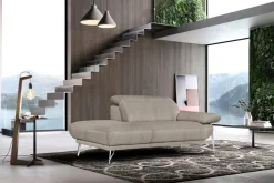 Egoitaliano Ottomane »Anais, erstklassiges Designsofa, Breite 179 cm, Fußfarbe chrom« Kopfteil verstellbar, Luxus-Microfaser Lederoptik, opal grau