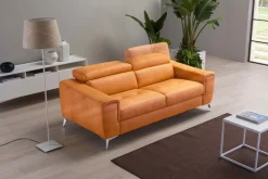 Egoitaliano 2,5-Sitzer »Francine, Designsofa, Loungesofa, Breite 213 cm, Fußfarbe chrom« Designfuß, Luxus-Microfaser Lederoptik, cognac
