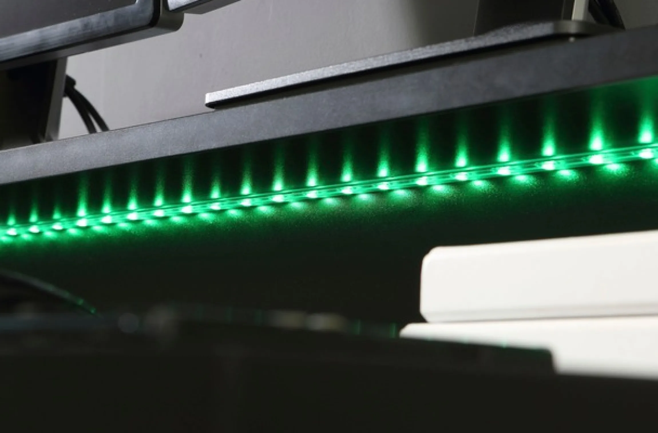 FORTE Gamingtisch »Ayo« mit LED-RGB Beleuchtung, moderner Schreibtisch, Breite 140 cm