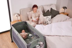 Hauck Baby-Reisebett »Play N Relax Center, dark blue« inkl. Neugeboreneneinhang, Wickelmulde, Ausstieg, Räder