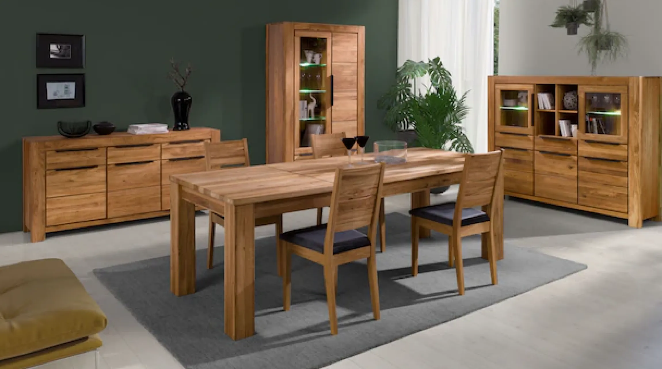 Home affaire Highboard mit stylischen Schwarzen Akzenten, 3 Schubladen, 14 Fächer.