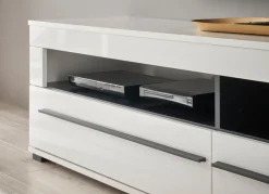Home affaire Lowboard »Cantara, TV-Unterteil modern, Kommode in Eiche Evoke, Weiß o Kaschmir« schwarze Stangengriffe, ausreichend Stauraum, vielseitig einsetzbar