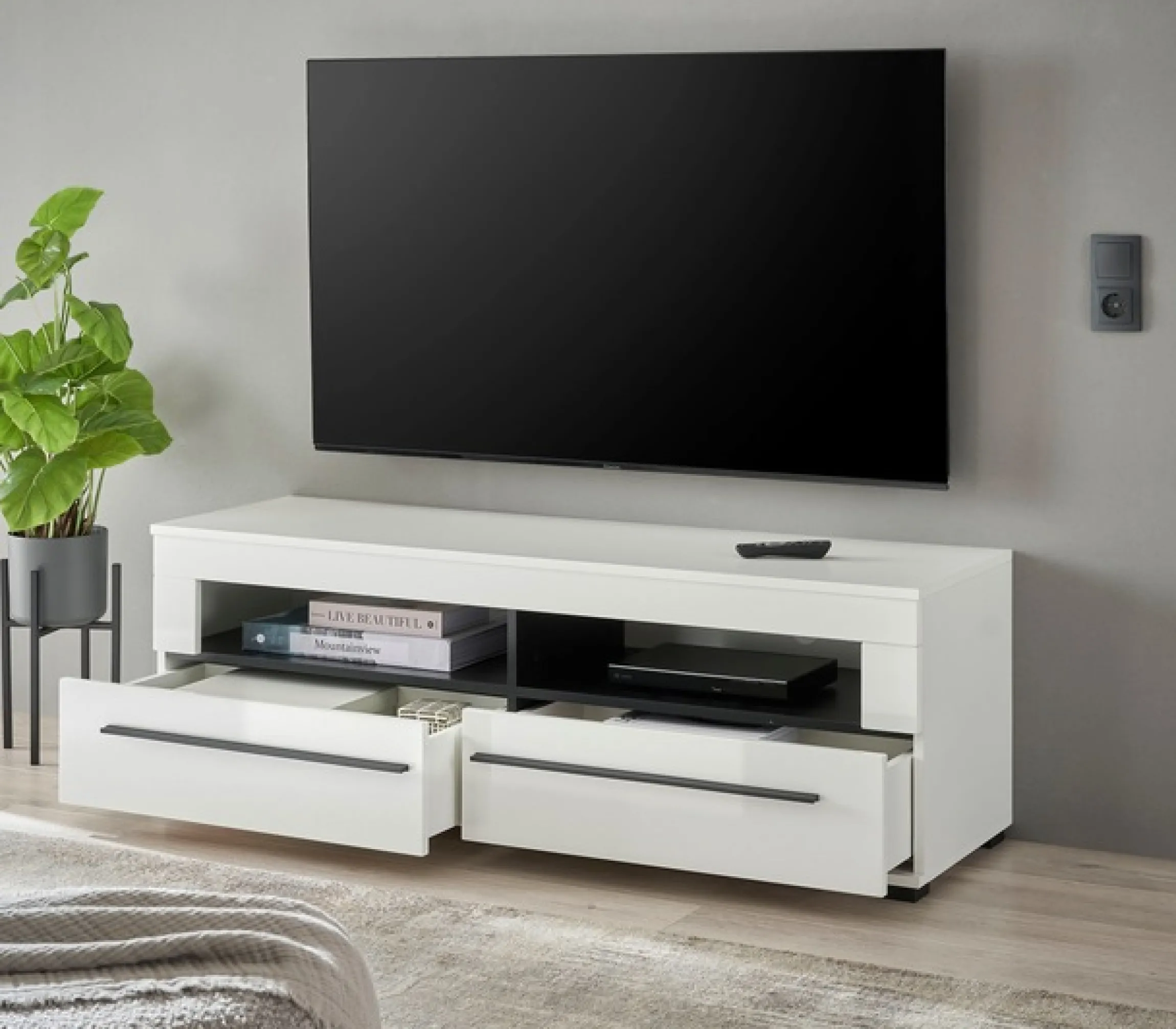 Home affaire Lowboard »Cantara, TV-Unterteil modern, Kommode in Eiche Evoke, Weiß o Kaschmir« schwarze Stangengriffe, ausreichend Stauraum, vielseitig einsetzbar