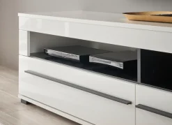 Home affaire Lowboard »Cantara, TV-Unterteil modern, Kommode in Eiche Evoke, Weiß o Kaschmir« schwarze Stangengriffe, ausreichend Stauraum, vielseitig einsetzbar