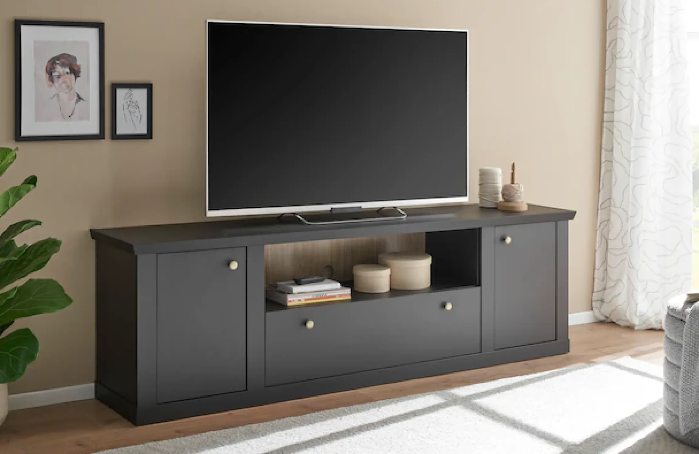 Home affaire Lowboard »Lincoln, moderner TV-Schrank, schwarze Kommode, TV-Unterschrank« edles Design, messingfarbene Knopfgriffe, in 2 Größen verfügbar