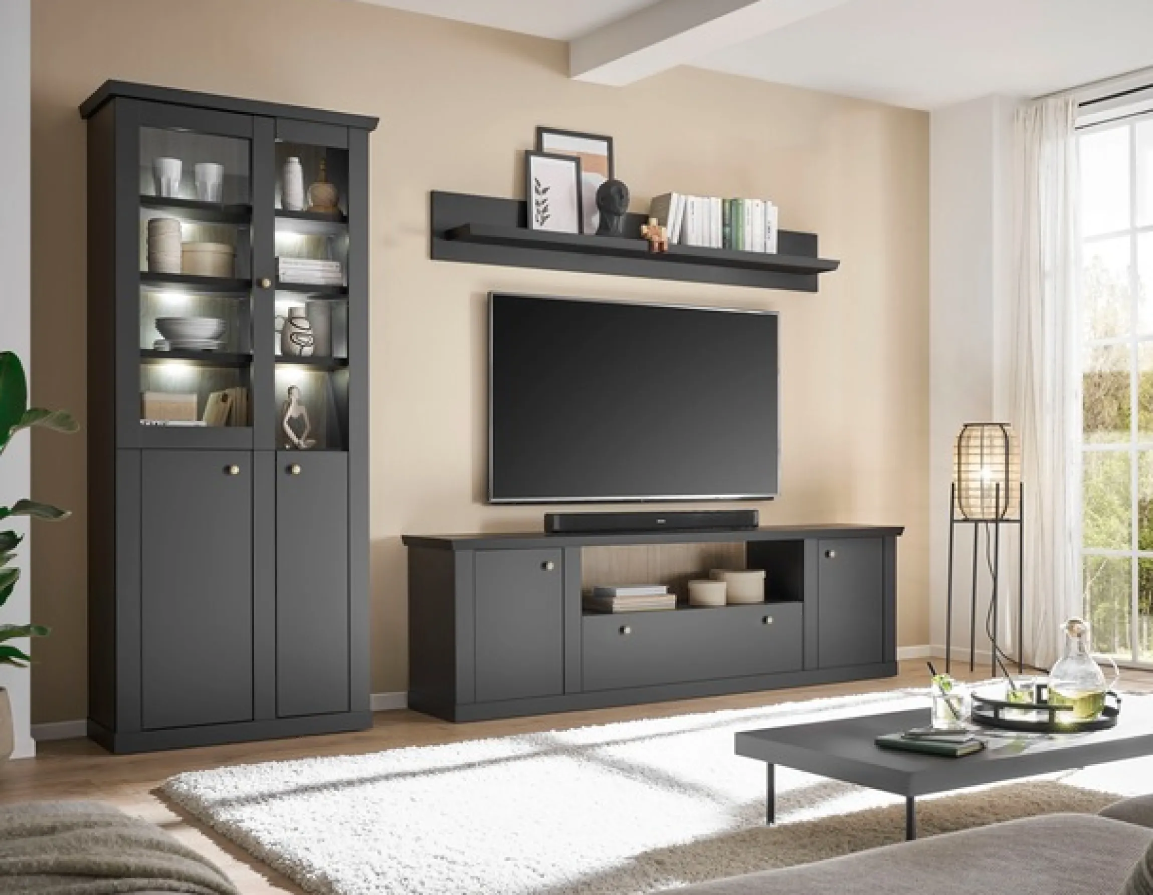 Home affaire Lowboard »Lincoln, moderner TV-Schrank, schwarze Kommode, TV-Unterschrank« edles Design, messingfarbene Knopfgriffe, in 2 Größen verfügbar