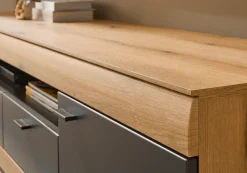 Home affaire Lowboard »Soleto, moderner TV-Schrank, Kommode, TV-Unterschrank« zeitlos, schwarze Griffe aus Metall, ausreichend Stauraum