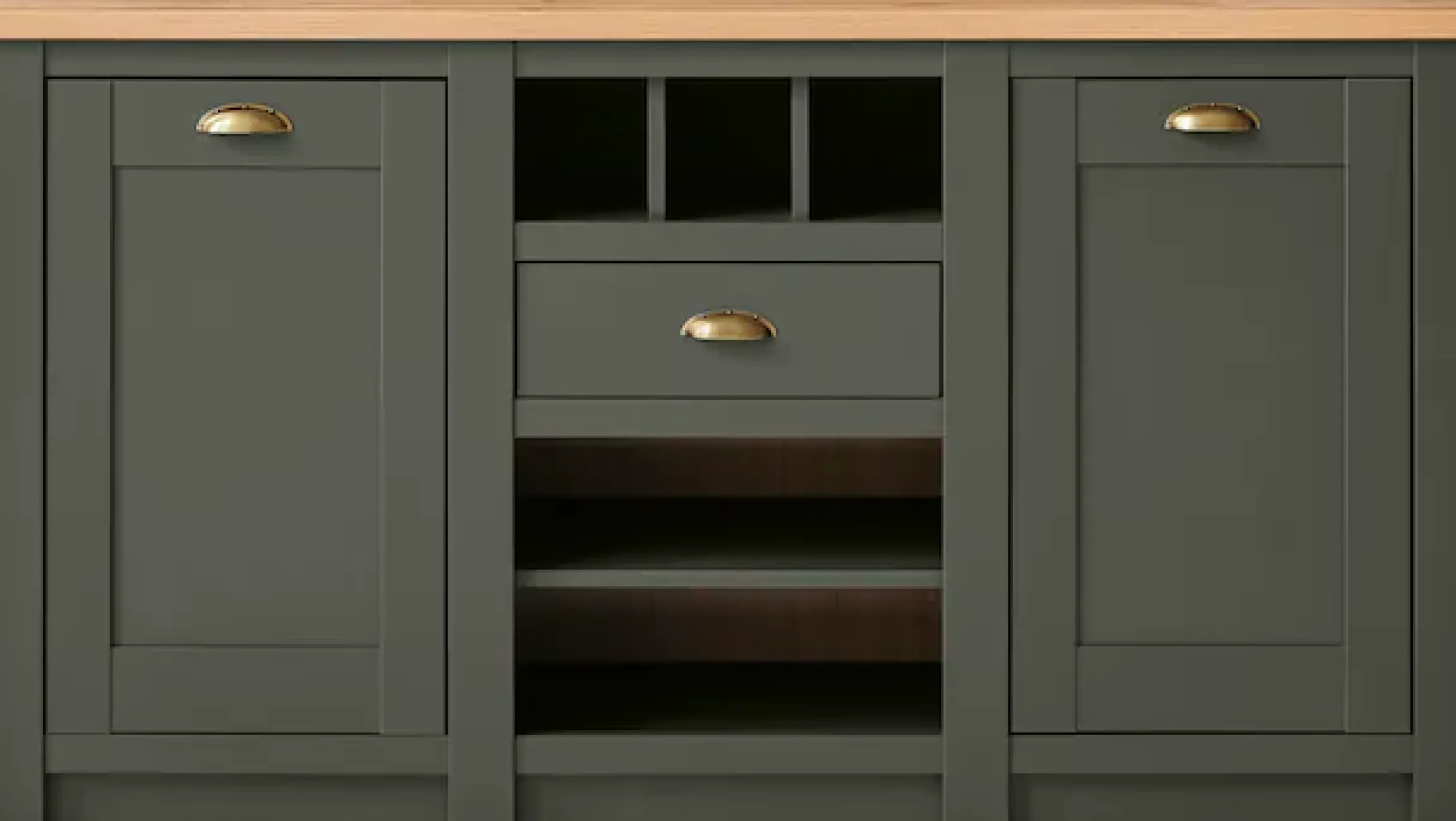 Home affaire Sideboard »Cambridge, moderner Schrank, Kommode im Landhausstil« ausreichend Stauraum, messingfarbene Metallgriffe, 145 cm breit