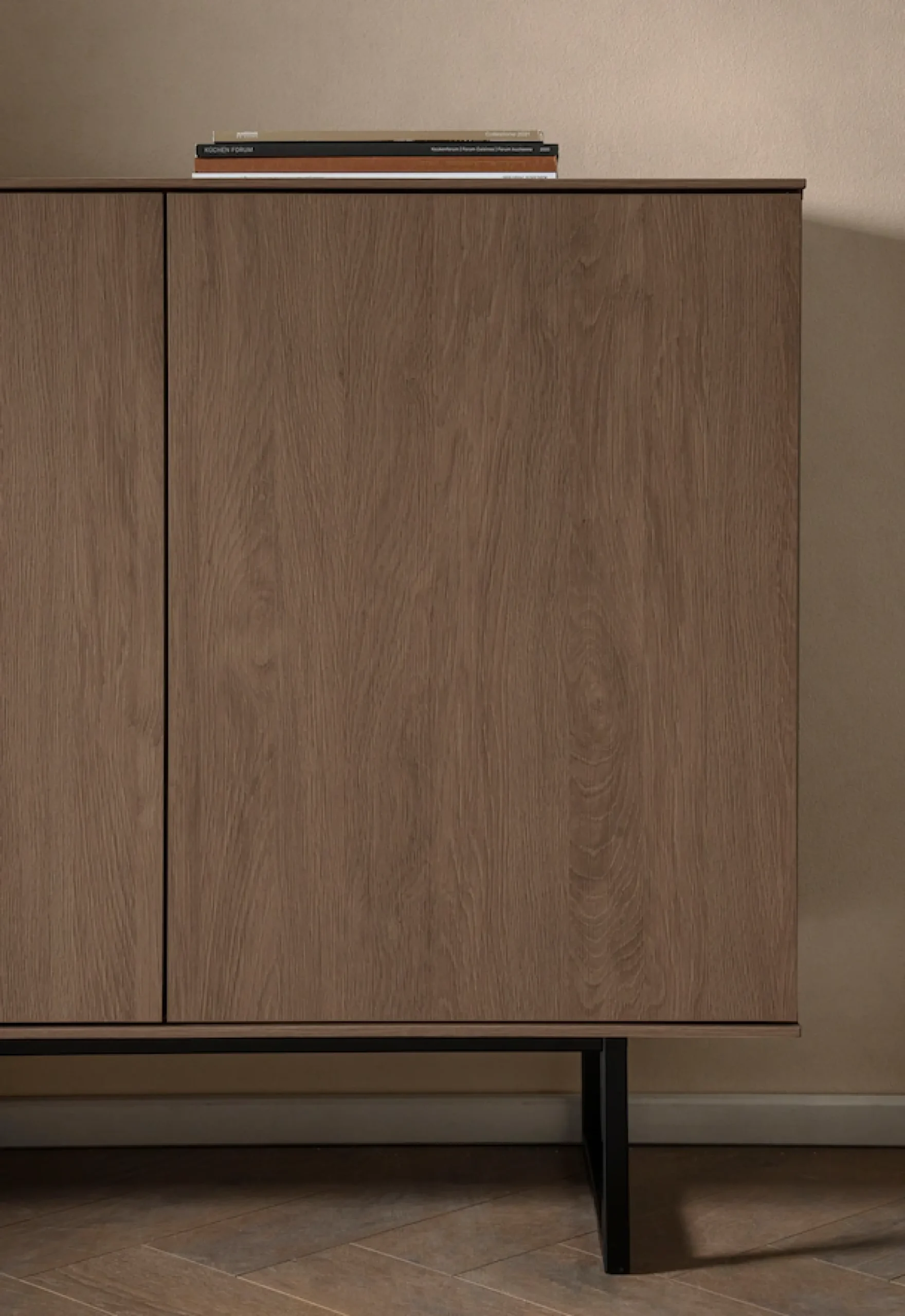 Home affaire Sideboard »Lund, moderner Schrank, Kommode mit Kufengestell« optisch dünner Oberboden, hochwertige Optik, ausreichend Stauraum