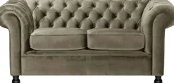 Home affaire 2-Sitzer »BRONNOY Chesterfield Sofa mit aufwendiger Knopfheftung, Breite 152 cm« Sofa mit geschwungenen Armlehnen, Chesterfield-Optik, Glamour