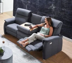 Home affaire 3-Sitzer »Turinmit Steckdose und USB-Port auch in Easy care-Bezug« 2 x vollmotorischeRelaxfunktion, herunterklappbarer Tisch,