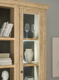 Home affaire Vitrine »Cornwall, Hochschrank im Landhausstil, Glasvitrine, Eiche Dekor« 1 Stk. tlg. Metallgriffe, 105 cm breit, viel Stauraum, in zwei Größen verfügbar