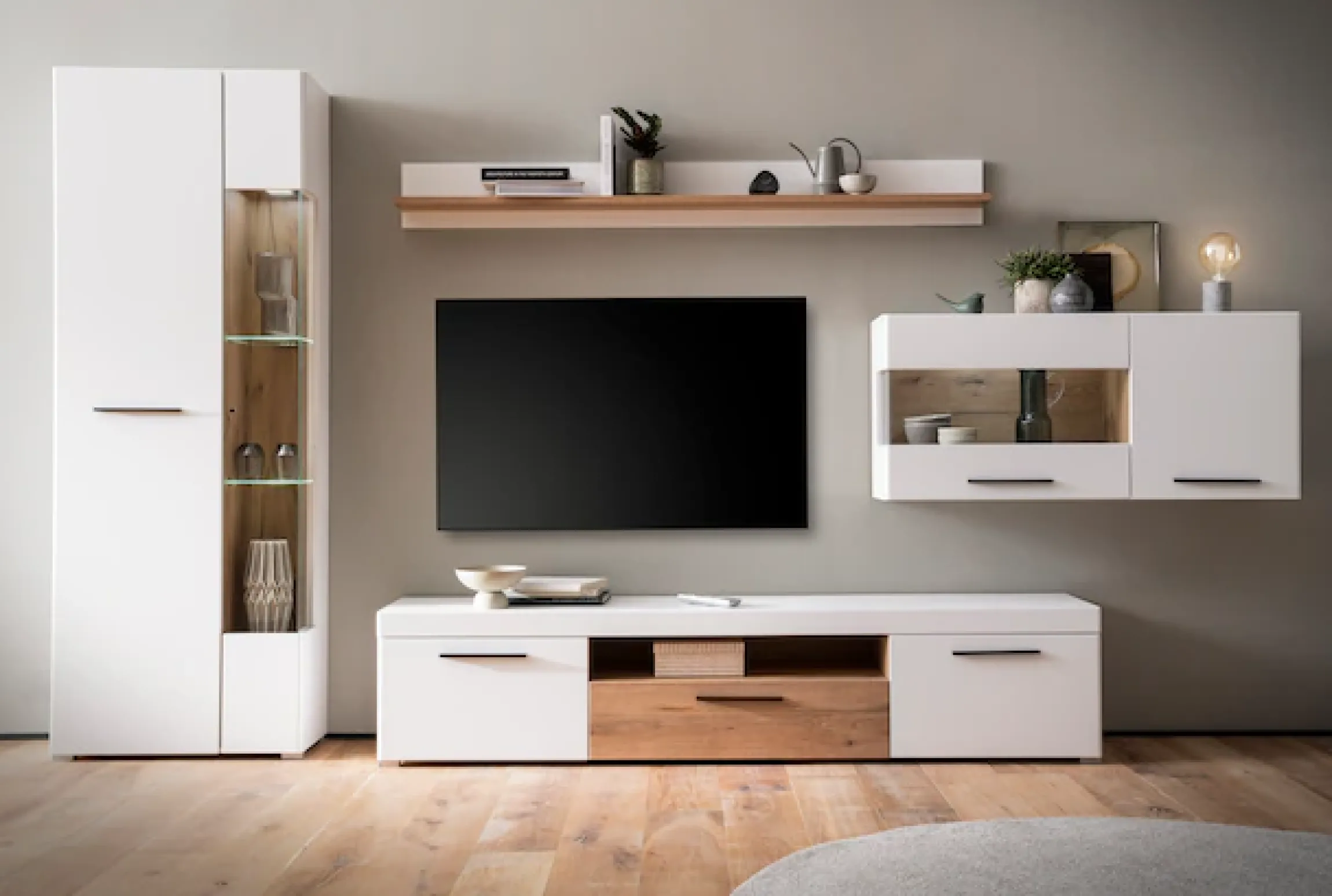 Home affaire Wandboard »Salerno, modernes Wandregal, Wandhalter mit Ablagefläch, 180 cm breit« vielseitig einsetzbares Hängeregal, Weiß mit Eiche Evoke Dekor