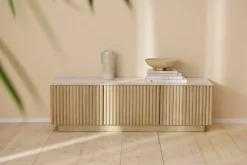 homsy by Ana Johnson TV-Schrank »Solva« Holzoptik aus Esche, geriffelte Front, Keramikplatte, Breite 138 cm