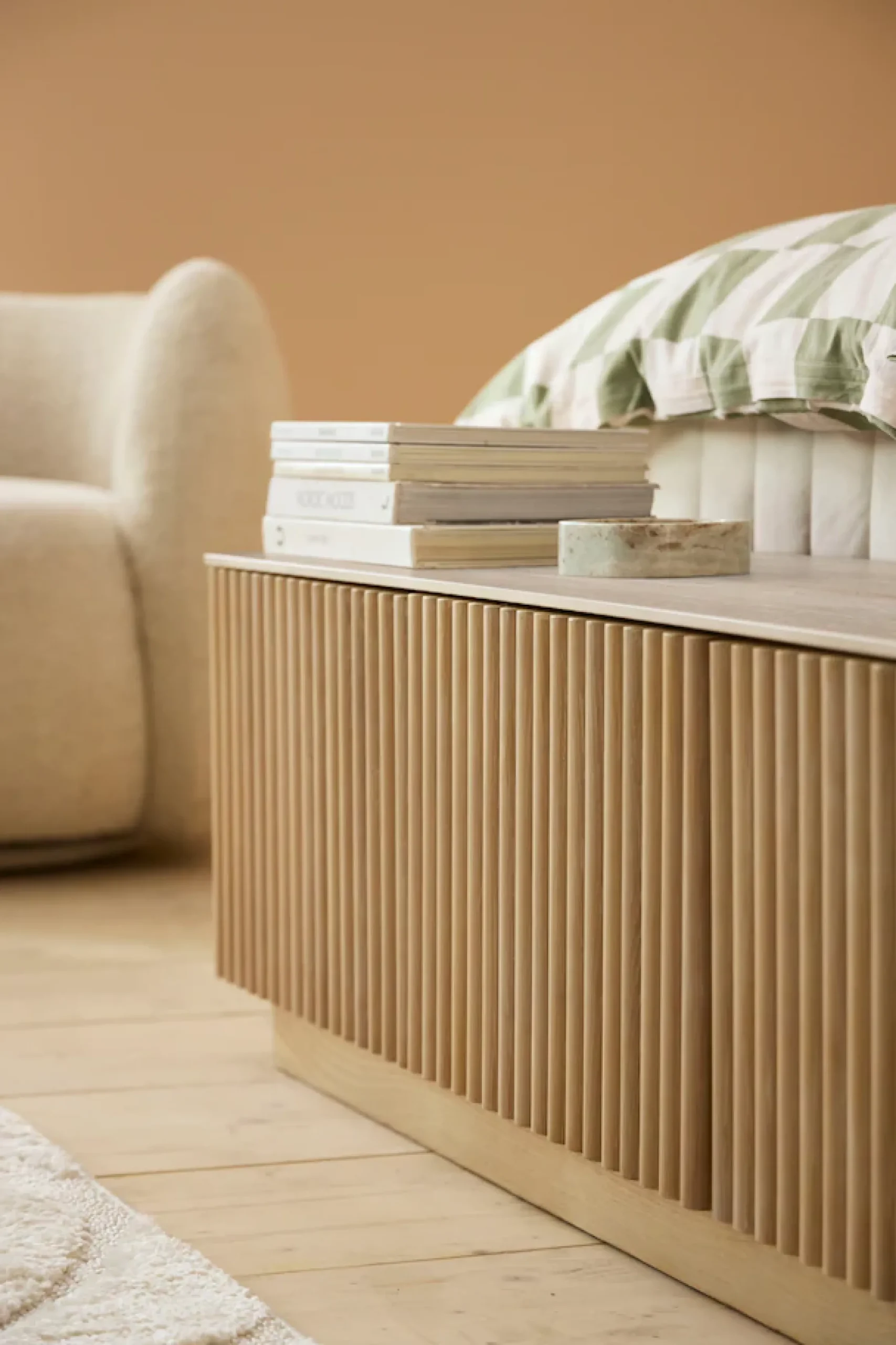 homsy by Ana Johnson TV-Schrank »Solva« Holzoptik aus Esche, geriffelte Front, Keramikplatte, Breite 138 cm