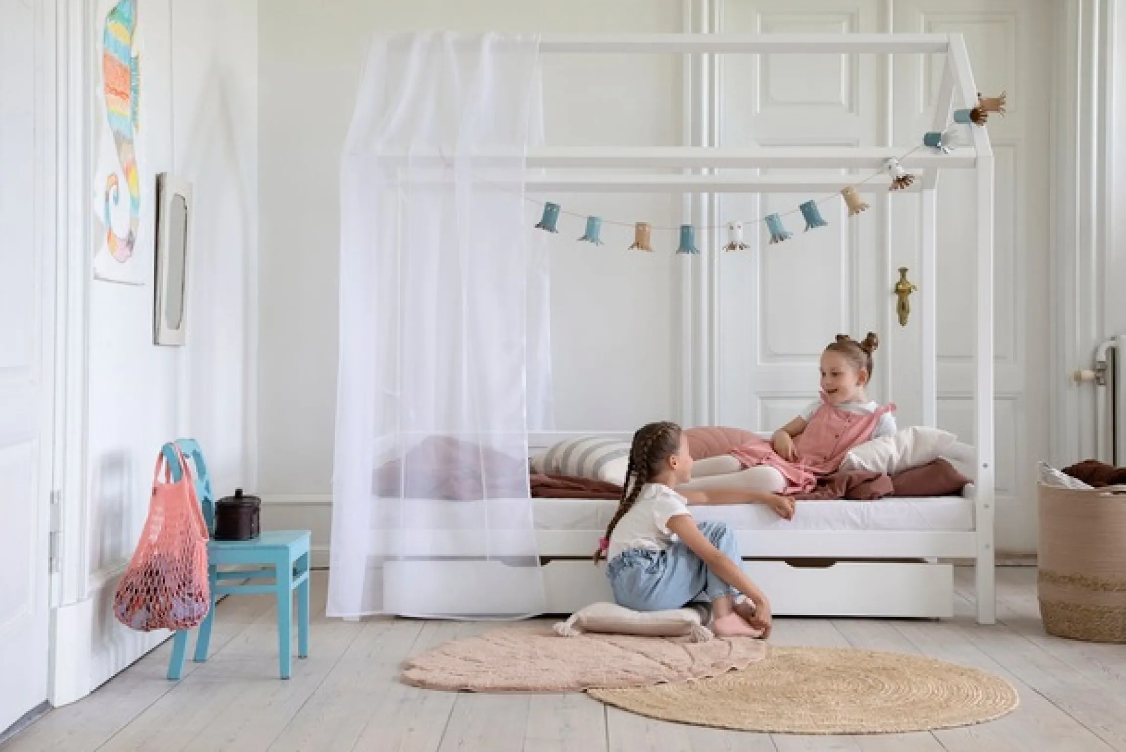 Hoppekids Kinderbett »ECO Dream« Hausbett mit Dach 90x200 massiv weiß