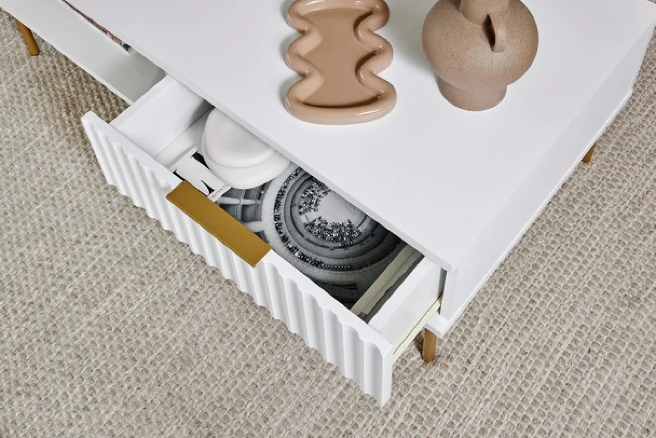 Jahnke Couchtisch »CARVE COFFEE SK« 1 Stk. tlg. Couchtisch mit Schublade und Fach, Gold-Look, raffiniertes Design