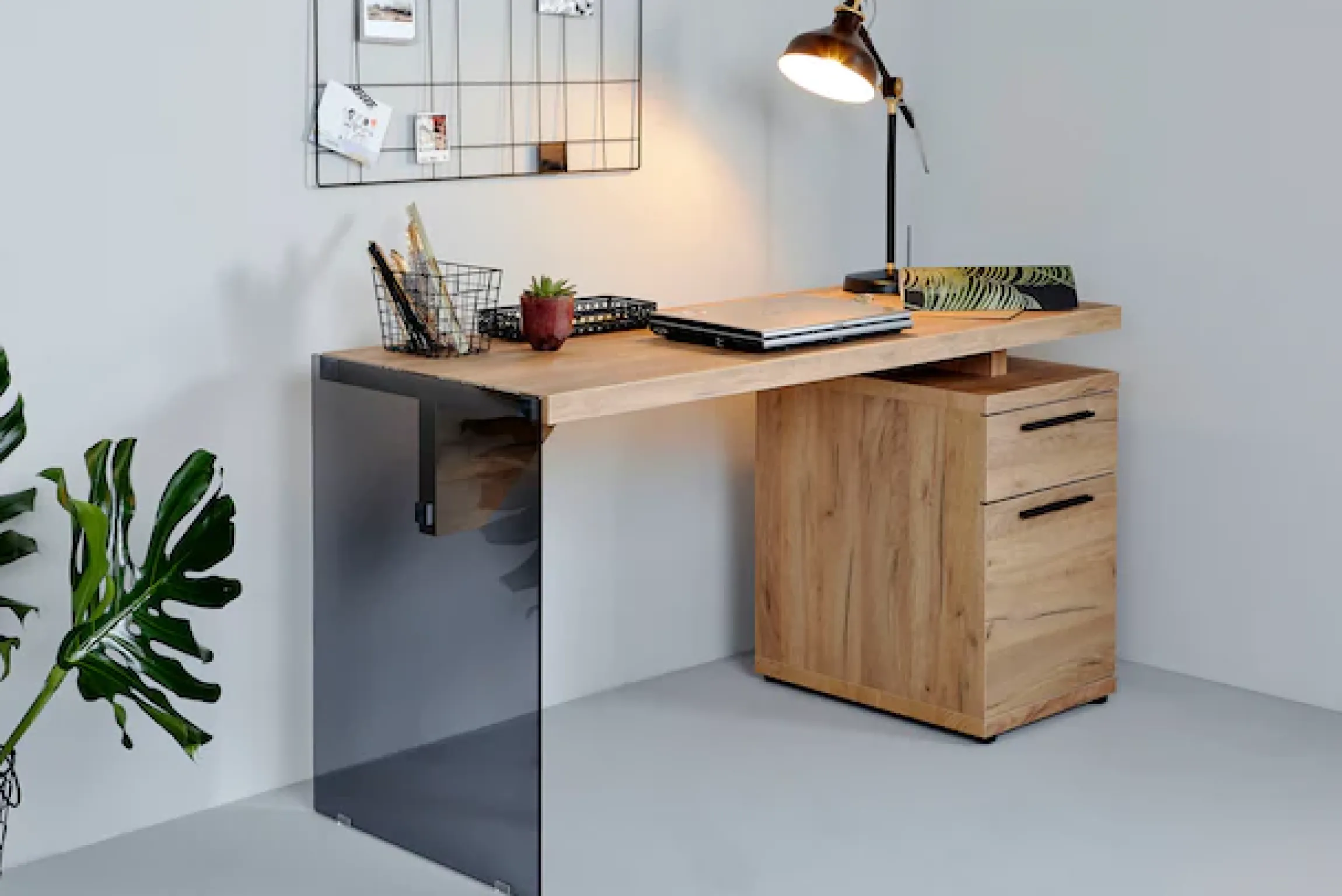 Jahnke Schreibtisch »LUX C 140« wechselseitig montierbar, Seitenteil aus ESG Sicherheitsglas