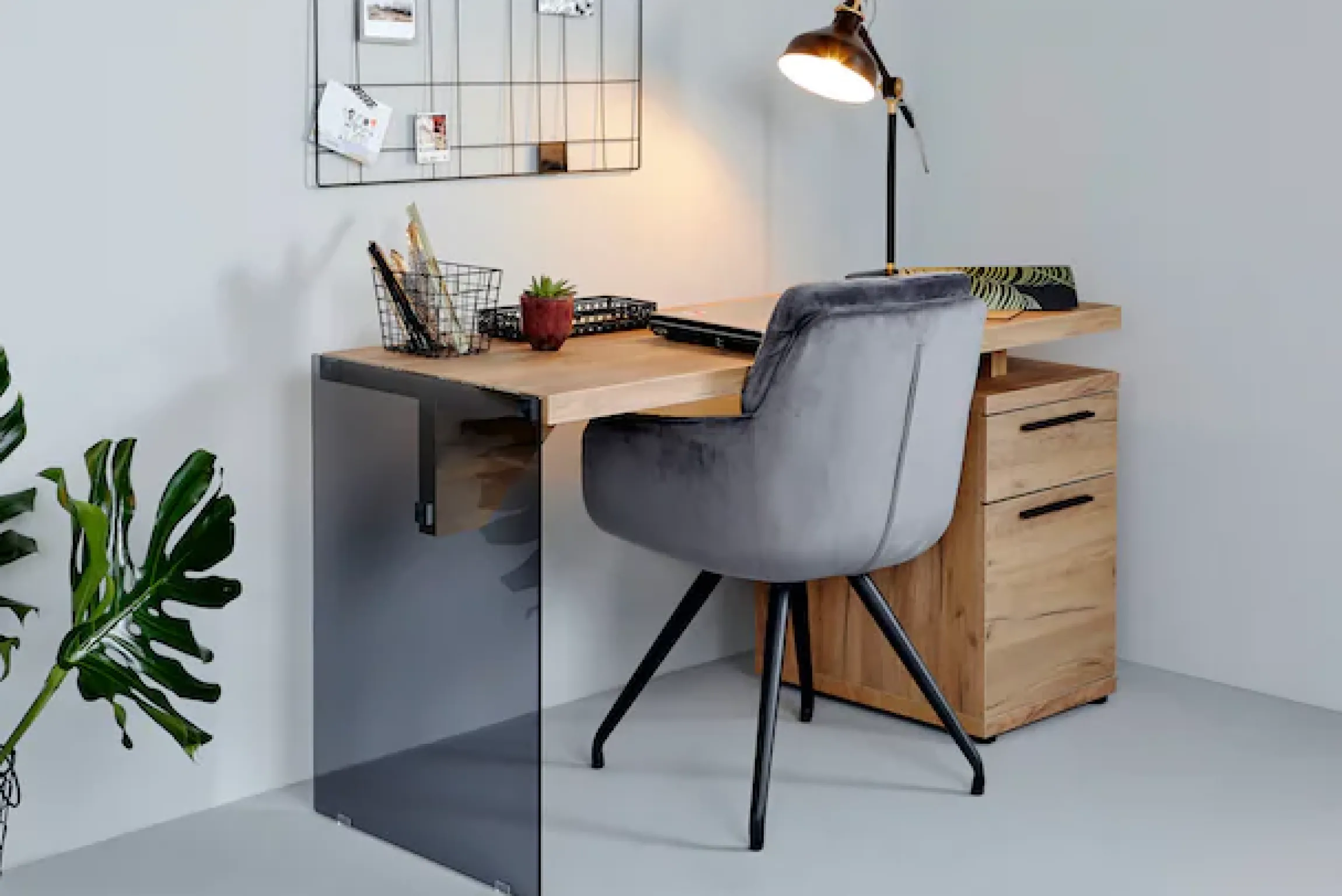 Jahnke Schreibtisch »LUX C 140« wechselseitig montierbar, Seitenteil aus ESG Sicherheitsglas