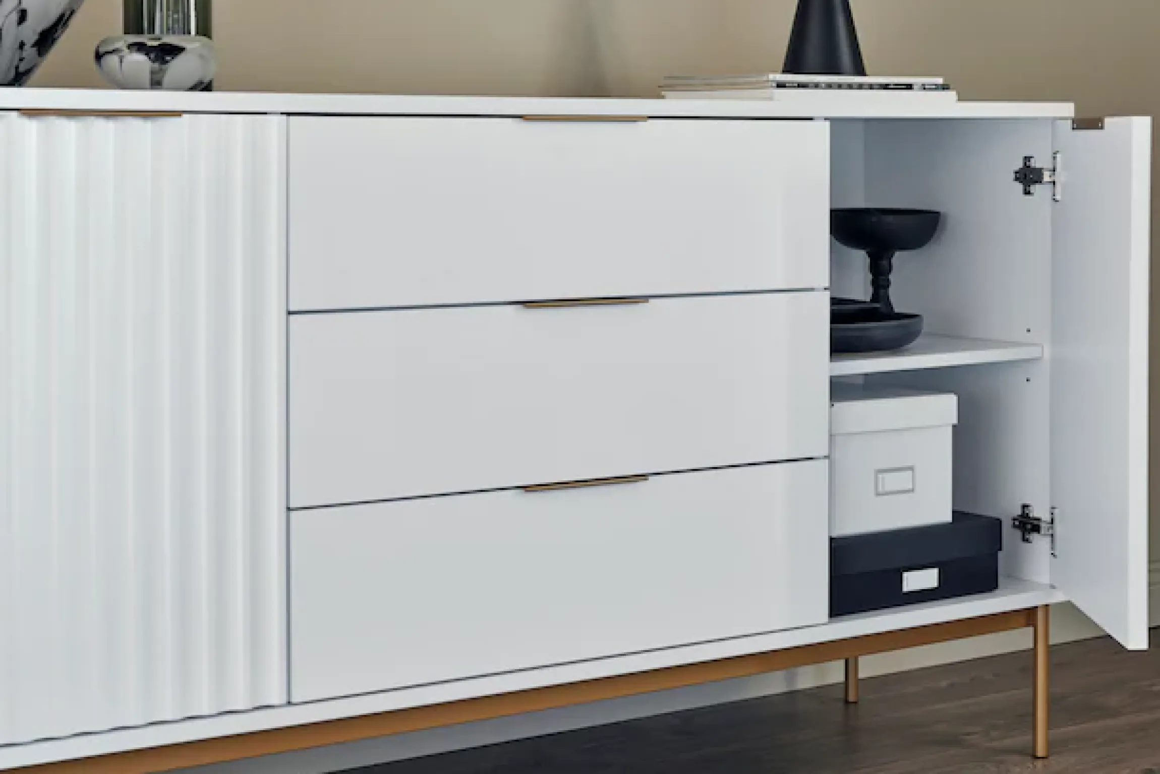Jahnke Sideboard »CARVE SB 150« 1 Stk. tlg. Sideboard, raffiniertes Design, edler Gold-Look, Breite 150 cm