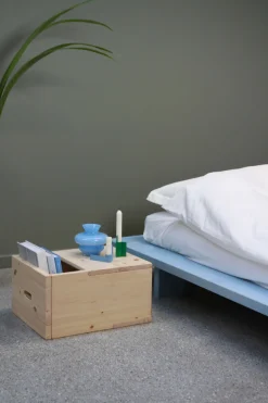 Karup Design Beistelltisch »GRAB-IT Stuhl, Hocker, Ablage, Aufbewahrung, Wandregal, Abstelltisch« Beistelltisch mit Stauraum, Mehrzweck, zum Mitnehmen, Kiefer massiv