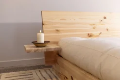 Karup Design Bettgestell »Latch Bed mit Kopfteil, FSC®-zertifiziertes Massivholz, Made in Europe« mit 2 Ablagen, inklusive Lattenrost, ohne Matratze, massive Qualität