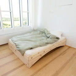 Karup Design Bettgestell »Orbit Bed, Massivholzbett, Futonbett, FSC®-zertifiziertem Massivholz« B/H/T ca: 144/164/184x35x205cm),mehrere Größen, inklusive Lattenrost, ohne Matratze, Made in Europe