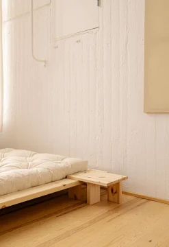 Karup Design Nachttisch »Japan Bett-Tisch, FSC®-zertifiziertes Massivholz,made in Europe« Speziell für das Japan-Bett entworfen – perfekt integriert & passend