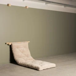 Karup Design Schlafsofa »Hooked Sofa Bed / Sleeper Chair – Sitz- oder Schlafplatz, platzsparend« Futonmatratze inkl. Halterungsset aus FSC®-zertifiziertem Massivholz