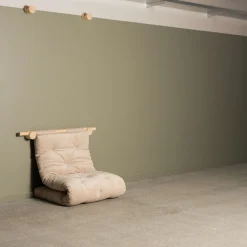 Karup Design Schlafsofa »Hooked Sofa Bed / Sleeper Chair – Sitz- oder Schlafplatz, platzsparend« Futonmatratze inkl. Halterungsset aus FSC®-zertifiziertem Massivholz