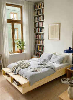 Karup Design Stauraumbett »Merge Bed Bettgestell m. integrierter Bank m. Stauraum, mehrere Größen« inkl. Lattenrost, excl. Matratze, FSC®-zertifiziertes Massivholz