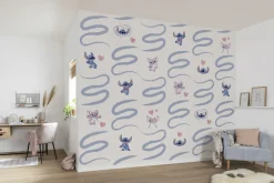 Komar Fototapete »Digitaldruck Vlies -Lilo und Stitch Be Kind - Größe 300 x 250 cm« bedruckt glatt Kinderzimmer