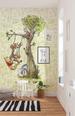 Komar Vliestapete »Digitaldruck Vlies -Winnie the Pooh in the Wood - Größe 200 x 280 cm« bedruckt glatt Kinderzimmer