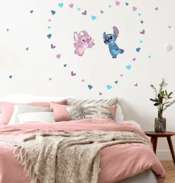 Komar Wandtattoo »Stitch in Love - Größe 50 x 70 cm« selbstklebend, Wandsticker, Kinderzimmer