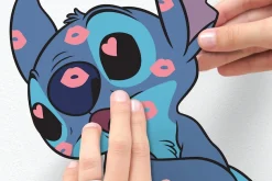 Komar Wandtattoo »Stitch in Love - Größe 50 x 70 cm« selbstklebend, Wandsticker, Kinderzimmer