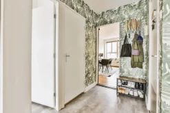 MIRRORS AND MORE Wandgarderobe »Alma« 1 Stk. tlg. Blatt-Design mit 5 Haken aus Metall