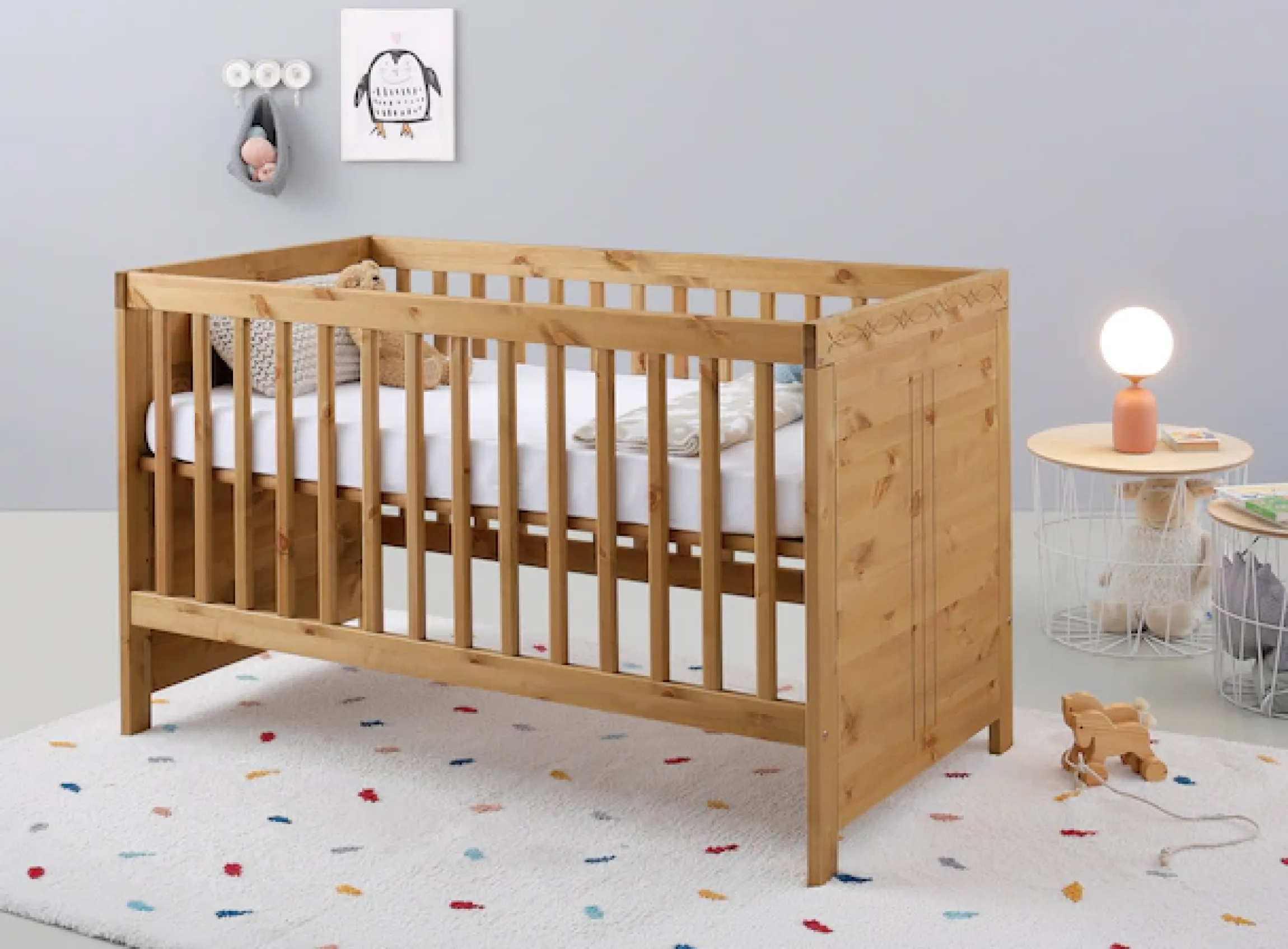 OTTO home Babybett »Indra, Schlupfsprossen, 4-fach verstellbare Liegehöhe,« FSC® zertifiziertes Massivholz, Landhausstil mit tollen Details