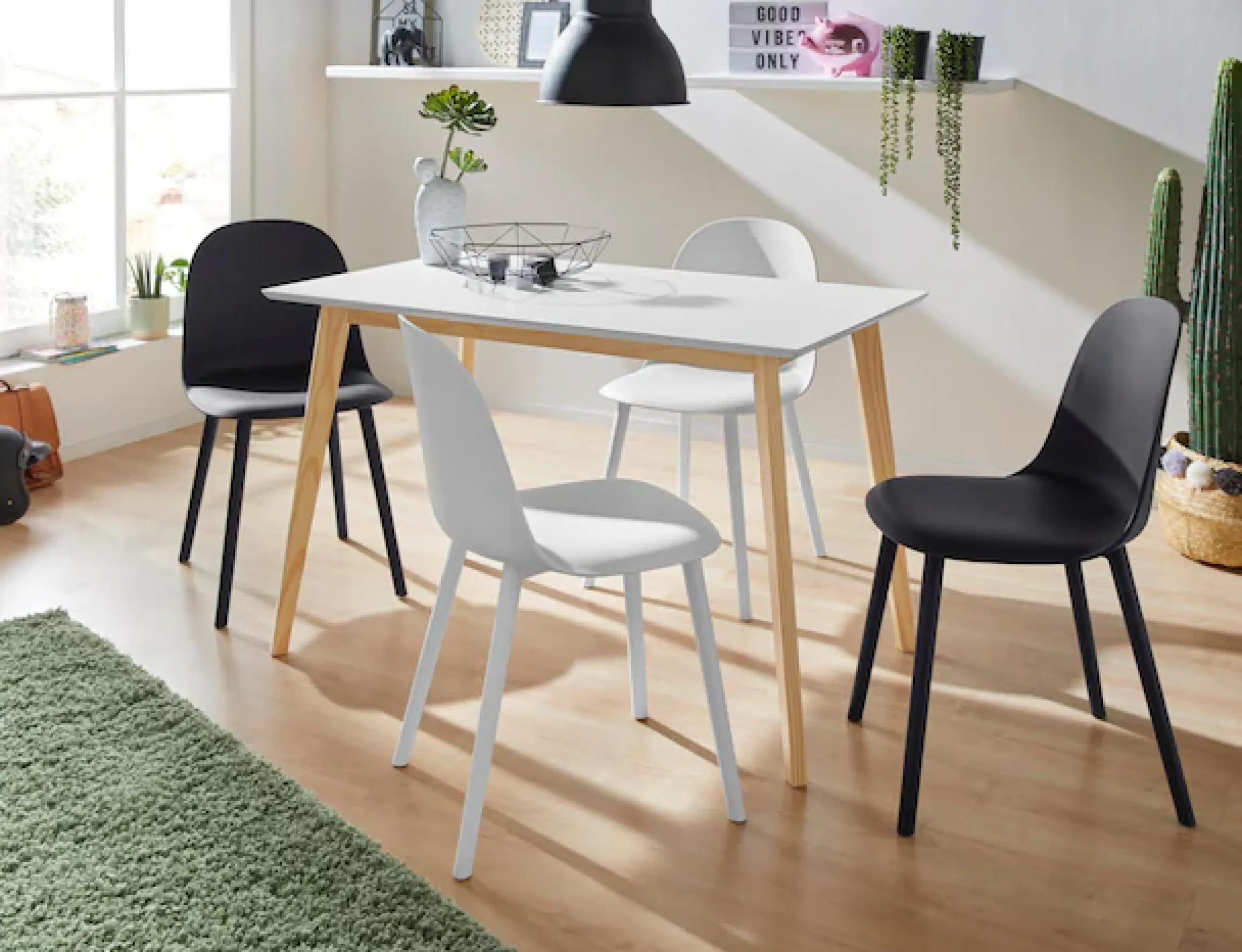OTTO home Esstisch »Cody« mit Beinen aus Massivholz eckige MDF-Tischplatte, in 2 Farbvarianten