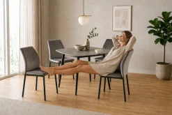 OTTO home Esszimmerstuhl »Nora« (Set) 4 Stk.moderne Samtstühle mit Kontrastnähten und schwarzem Metallgestell