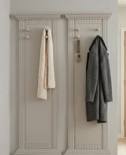 OTTO home Garderobenpaneel »Rustic, Set aus 2 Paneelen, Landhausstil« 2 Stk. tlg. aus massiver Kiefer, mit dekorativen Fräsungen